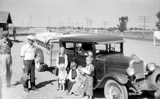 A cropped photo of Arthur Rothstein's 'Drought Refugees' capturing a family leaving their home.